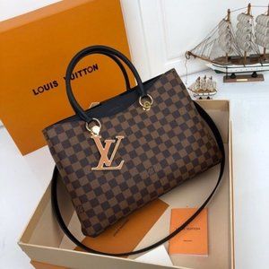 🌟AUTHENTIC🌟 LouisVuitton ultimate gorgeous shoulder bags